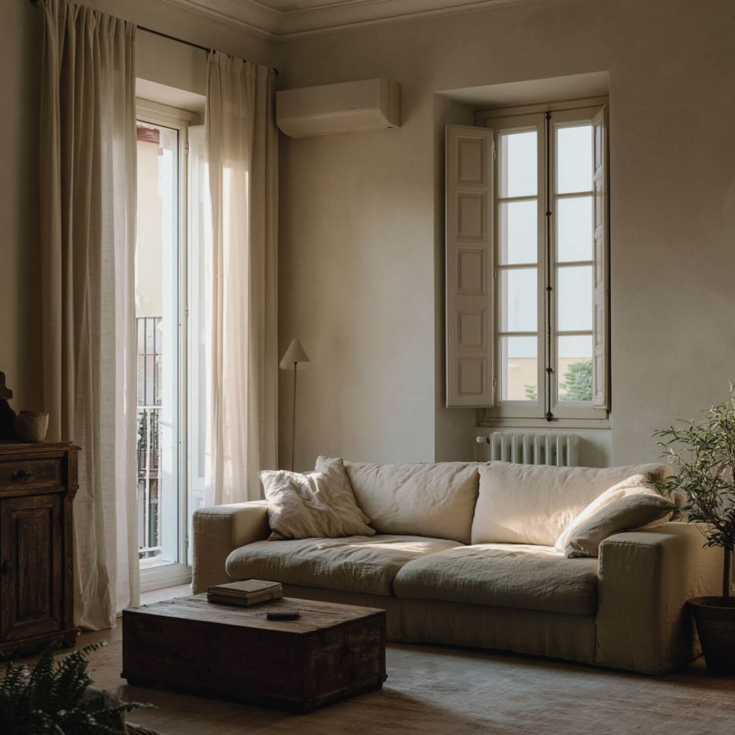 Interiorismo en Sevilla para una casa correcta que necesita ser repensada.